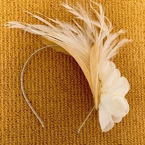 Cream Fascinator / Headpiece